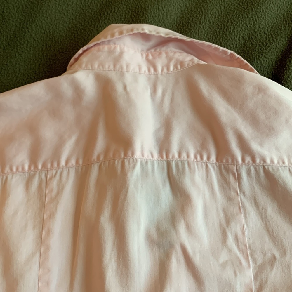 Banana Republic light pink button up shirt. 3/4 length sleeves. Size medium - Picture 9 of 10